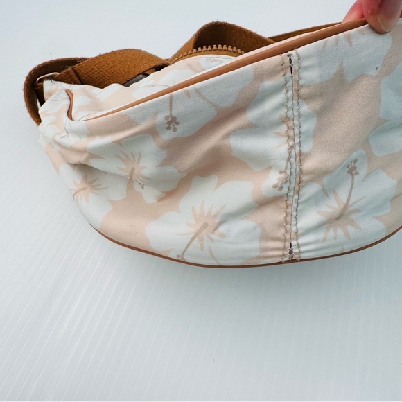 Disney Stitch Bioworld Floral Beige Crossbody Bag - Picture 11 of 11